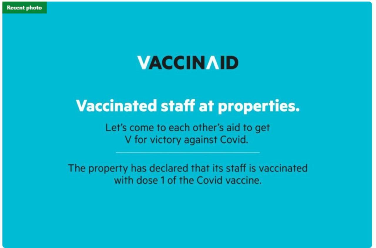 Vaccinated Staff - OYO 231 Hotel Andita Syariah Surabaya Esterno foto