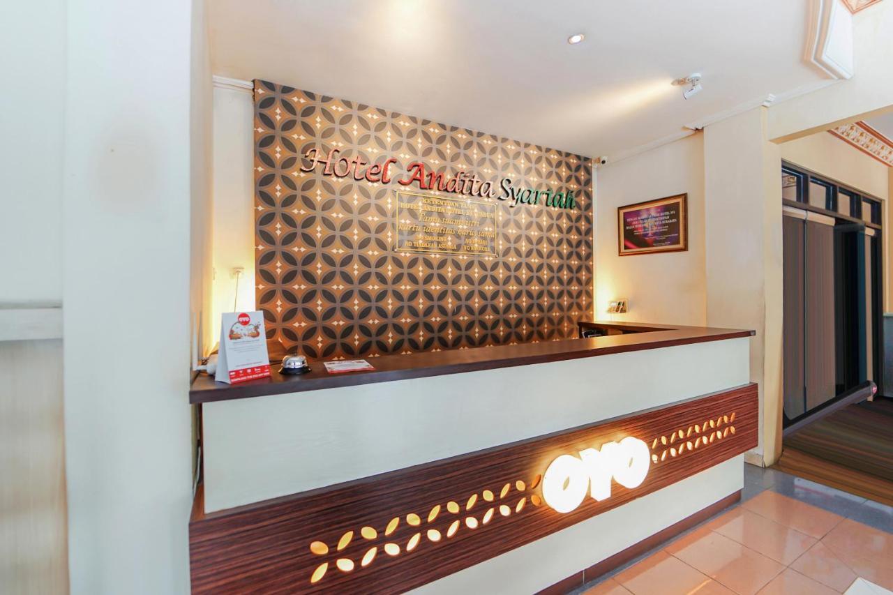 Vaccinated Staff - OYO 231 Hotel Andita Syariah Surabaya Esterno foto